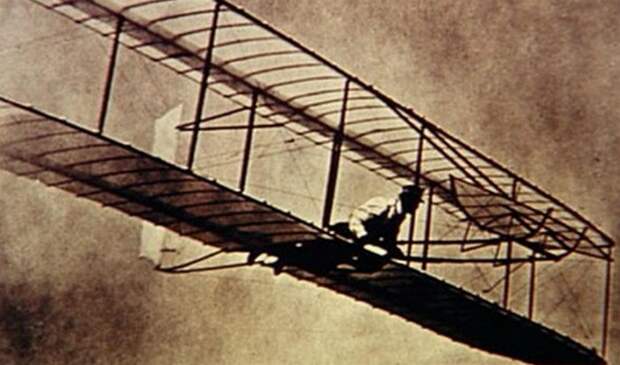Первый воздушный летательный аппарат братьев Райт.