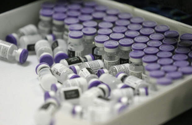 Pfizer сократит поставки вакцины в Европу
