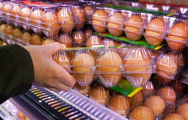 В ФАС отметили понижение цен на куриные яйца в России