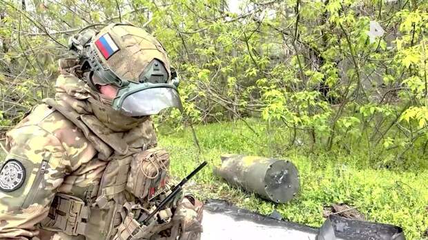 Беспилотник ВСУ весом 105 кг застрял в крыше здания в ДНР