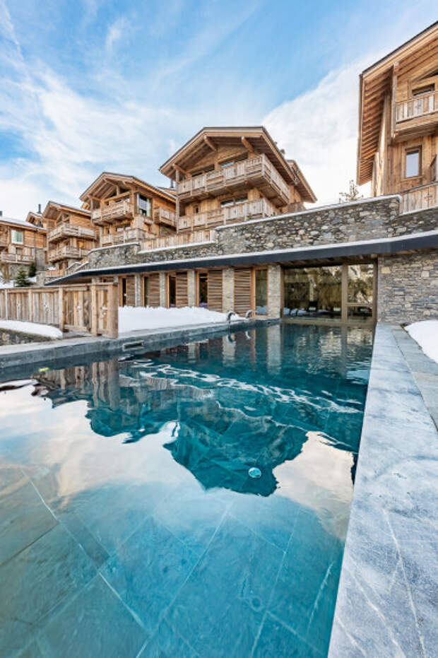 Подогреваемый бассейн в Sud Resort на курорте Ultima Courchevel Belvédère