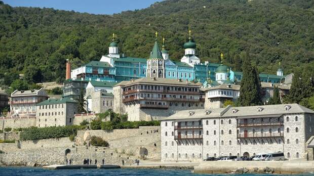 Русский монастырь на Афоне становится убежищем монахов, не поддержавших украинских раскольников