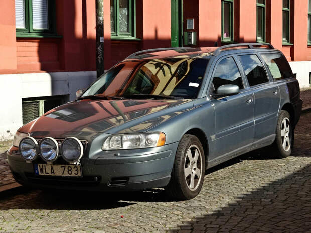 Зачем шведы ставят раллийные фары на свои автомобили? авто и мото,водителю на заметку,тюнинг
