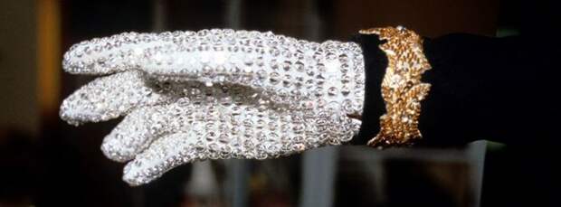 Легендарная перчатка короля поп-сцены. | Фото: cips.org.