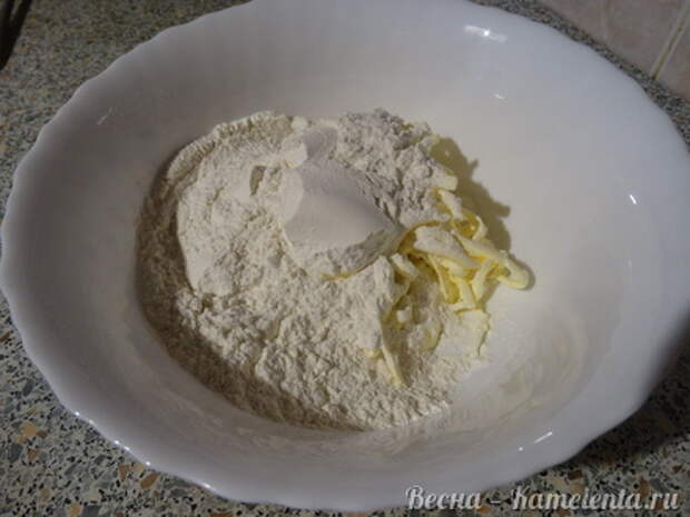 Приготовление рецепта Луковый пирог шаг 3