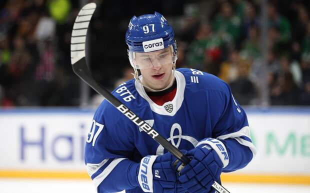 «Спорт-Экспресс»: Гусев не дождался предложений из НХЛ и продолжит играть за «Динамо»