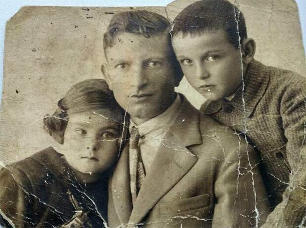 Семейная фотография начала 20 века Семейная фотография начала 20 века восстановление фото, до и после, мастер фотошопа, ретуширование, ретушь фото, старые фото в цвете, фоторедактор, фотошоп