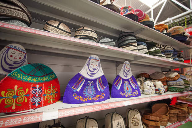 Поддержка производителей или лоббизм? Что стоит за идеей «российской полки» для торговли