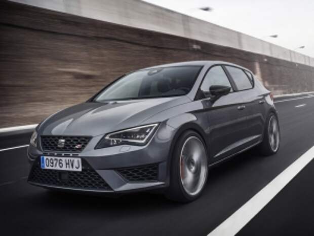 Названа цена хот-хэтча Seat Leon Cupra в рублях