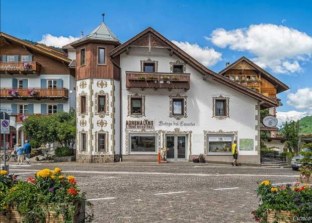 Сан-Виджилио-ди-Мареббе (San Vigilio di Marebbe) - очаровательная горная деревушка. (56 фото)