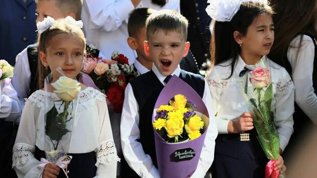 Стало известно, когда школы начнут принимать заявления в первые классы