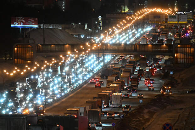 Дептранс Москвы фиксирует 8-балльные пробке в центре из-за снегопада