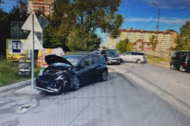 В Уссурийске столкнулись три машины, в салоне которых находились дети