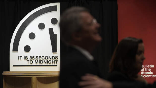 Часы Судного дня показали рекордно близкое время до ядерной катастрофы