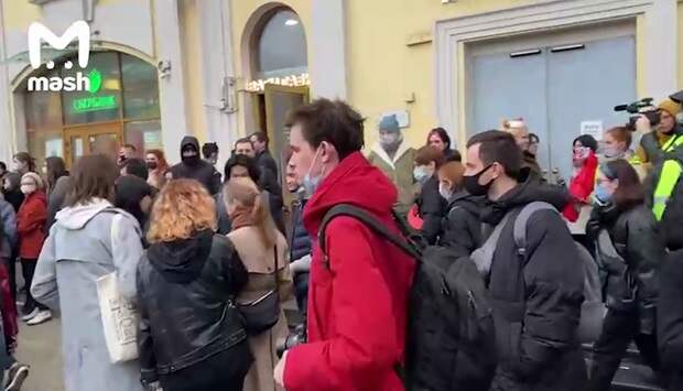 Кто такой навальный и за что умер. Митинг за Навального СПБ. Митинг в Санкт-Петербурге сейчас против Путина. Пикет на смерть Навального. Протест Навального в Чите 2015.
