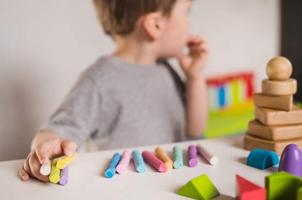 Родители детей с аутизмом призвали остановить принятие новых рекомендаций по РАС