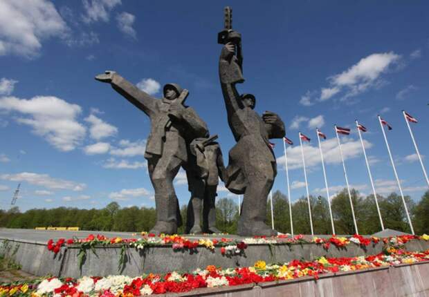 Решение по сносу памятника Освободителям в Риге: Сейм испугался внимания РФ Решение по сносу памятника Освободителям в Риге: Сейм испугался внимания РФ