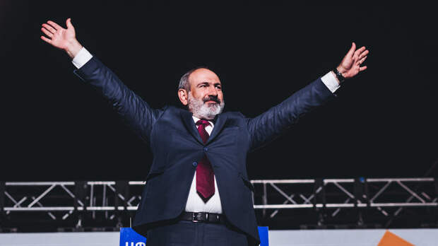 Сдача Карабаха — это лишь начало: Сатановский — о том, в какую пропасть Пашинян ведёт Армению