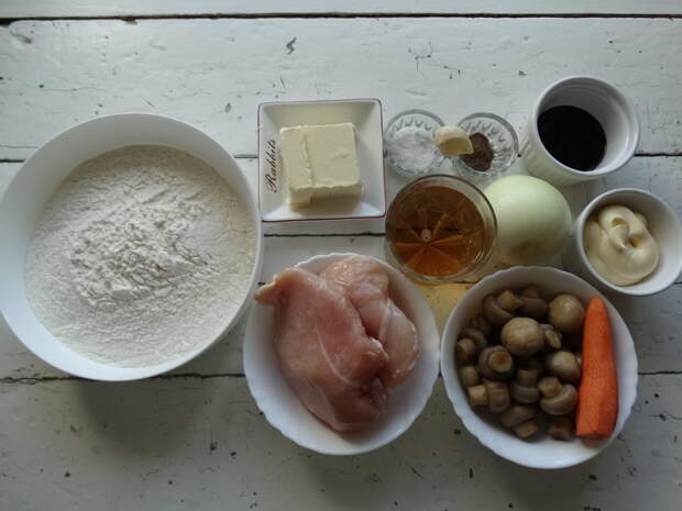 Муж не любитель сладких пирогов и про мой «Наполеон на пиве и с мясом» говорит: «Совершенство в каждом кусочке»