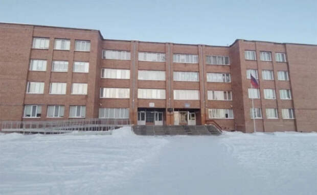 20 учителей школы Кодинска в знак протеста подали заявление на увольнение. "Скоро побегут все!"