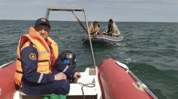 В Ленинском районе троих рыбаков чуть не унесло в открытое море