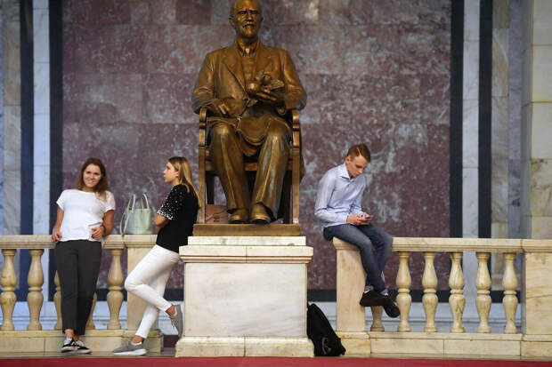 Даванков призвал не лишать студентов стипендии за одну пересдачу в год