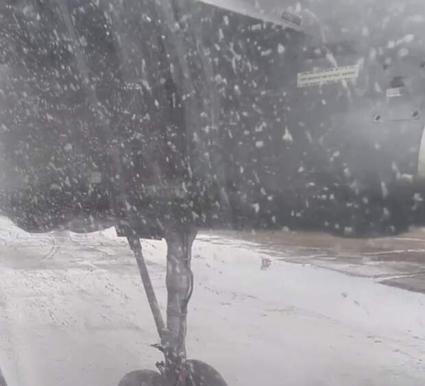 В аэропорту Бодайбо отменили все рейсы из-за размытия ВПП