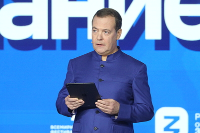 Медведев призвал вооружить всех без исключения врагов США