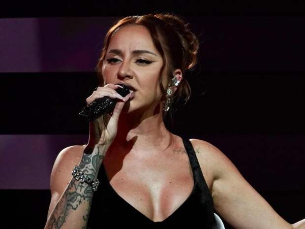 Всем скандалам назло: муж Анны Asti сделал ей подарок и признался в чувствах во время концерта в Минске