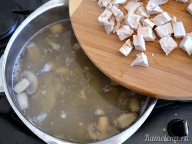 Грибной суп с плавленым сыром — 10 шаг