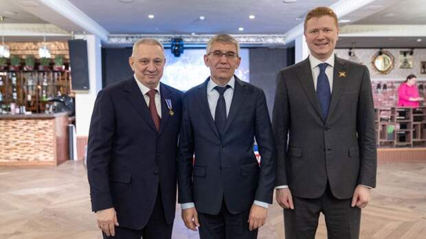 Председатель совета директоров ГК «Полипласт» удостоен медали Анатолия Тарасова за вклад в развитие хоккея в России