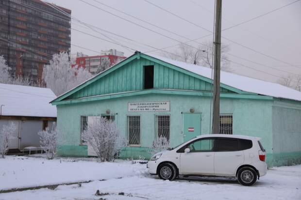 Депутаты ЗС передали партию бутилированной воды в ковидный госпиталь Иркутска