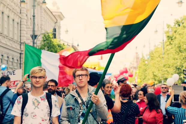 Как перепрограммируют общественное мнение в Литве по вопросу толерантности