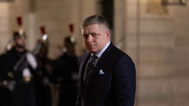 Сикорский: вопрос пролета борта Фицо через Польшу в Москву снят с повестки