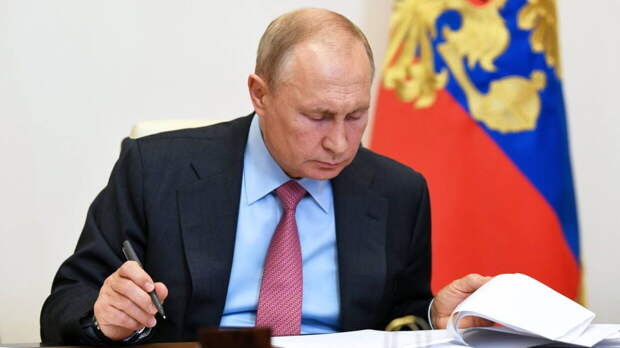 Песков: при положительном исходе референдумов последуют действия парламента и президента