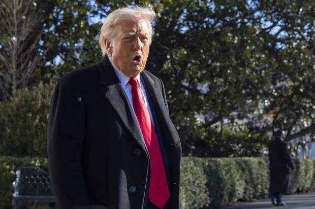 Сотрудника Ford, назвавшего Трампа защитником педофилов, отстранили от работы