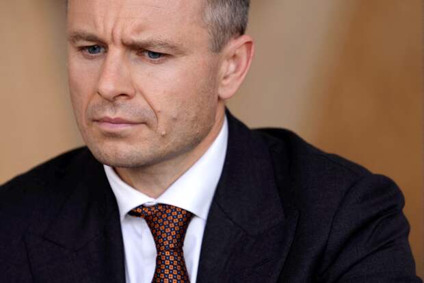 На Украине призвали заканчивать мини-диктатуру и клоунаду Зеленского