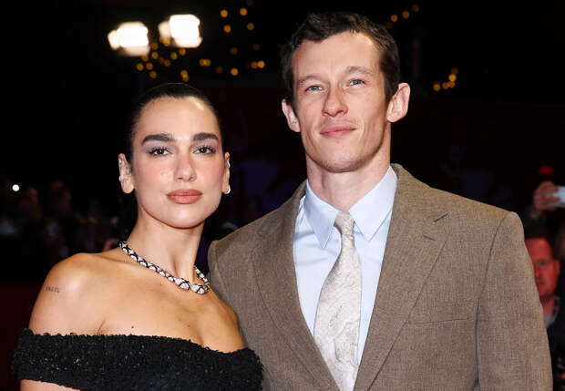 Два дня в Палермо и звёзды на частных самолётах: Дуа Липа и Каллум Тёрнер планируют "свадьбу года"