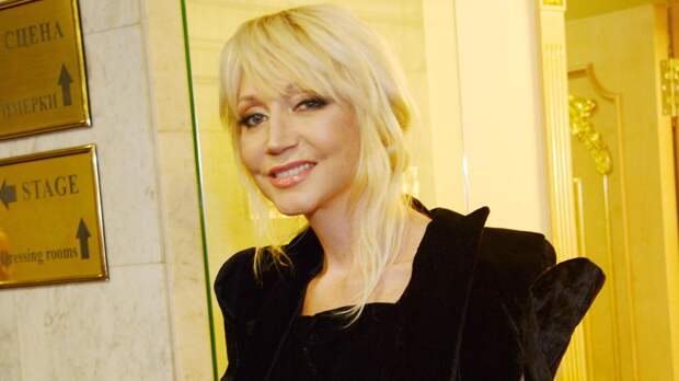 Кристина Орбакайте впервые за долгое время прилетела с семьёй на Кипр: видео