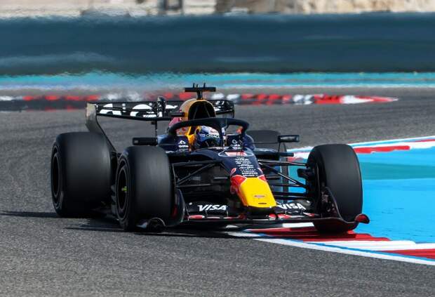 Red Bull Racing быстрее всех, Ferrari в секунде позади. Итоги утра среды на тестах Ф1 в Бахрейне