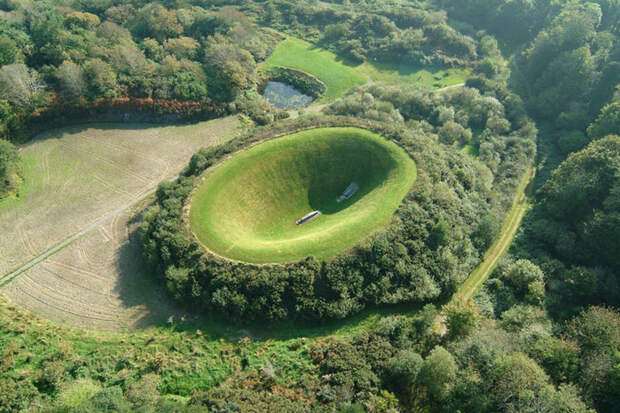 Джеймс Таррел Irish Sky Garden Crater 1 (700x466, 474Kb)