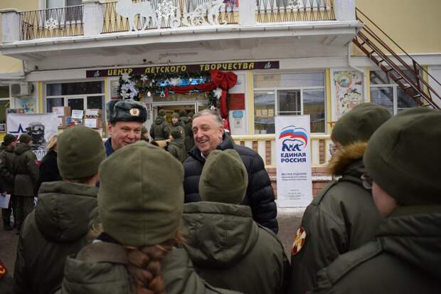 Более 10 тонн гуманитарного груза отправили в преддверии Нового года в зону СВО