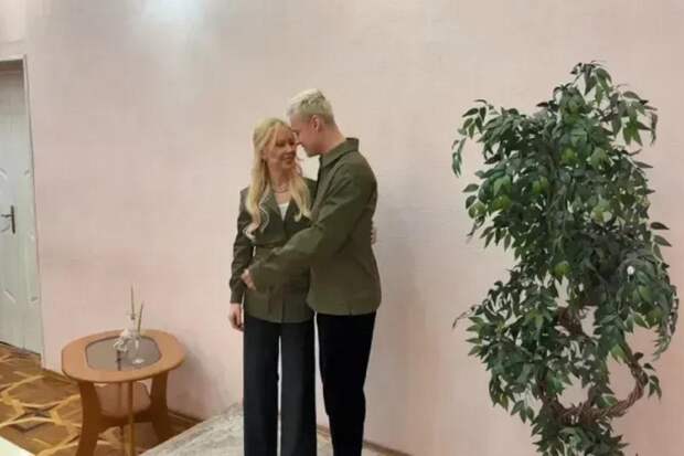 Shaman попробовал лед Байкала и признался Мизулиной в любви