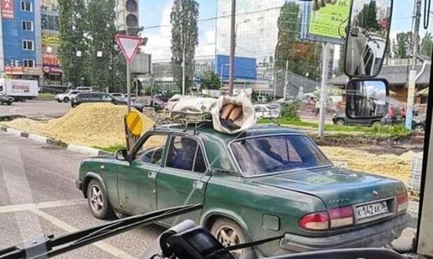 Издалека долго ехала зелёная «Волга» с трупом на крыше