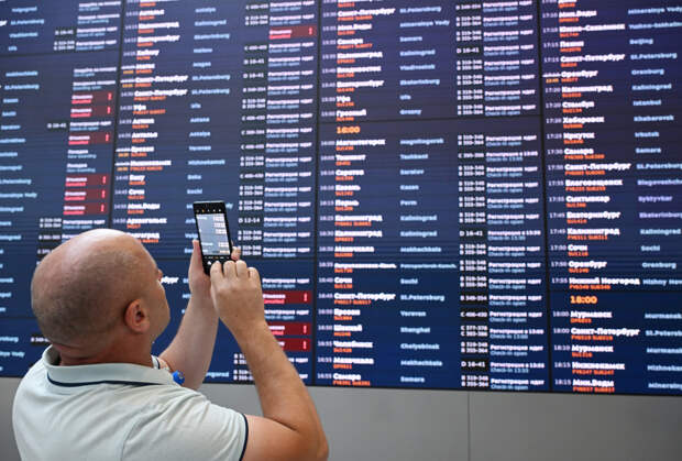 Пассажиры заплатили за билеты в Петербург и остались без перелетов по вине авиакомпании