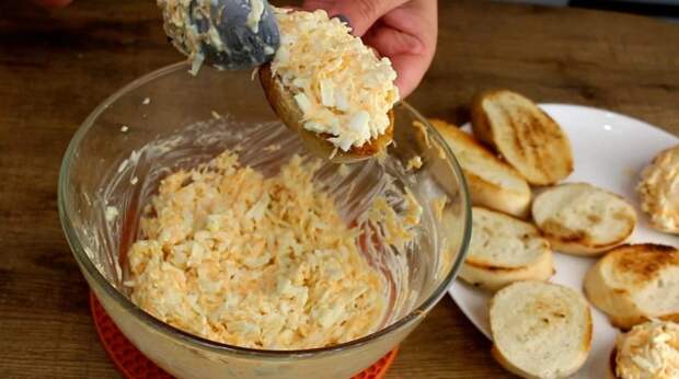 Намазка для бутербродов за 7 минут. Бюджетный рецепт: просто и вкусно