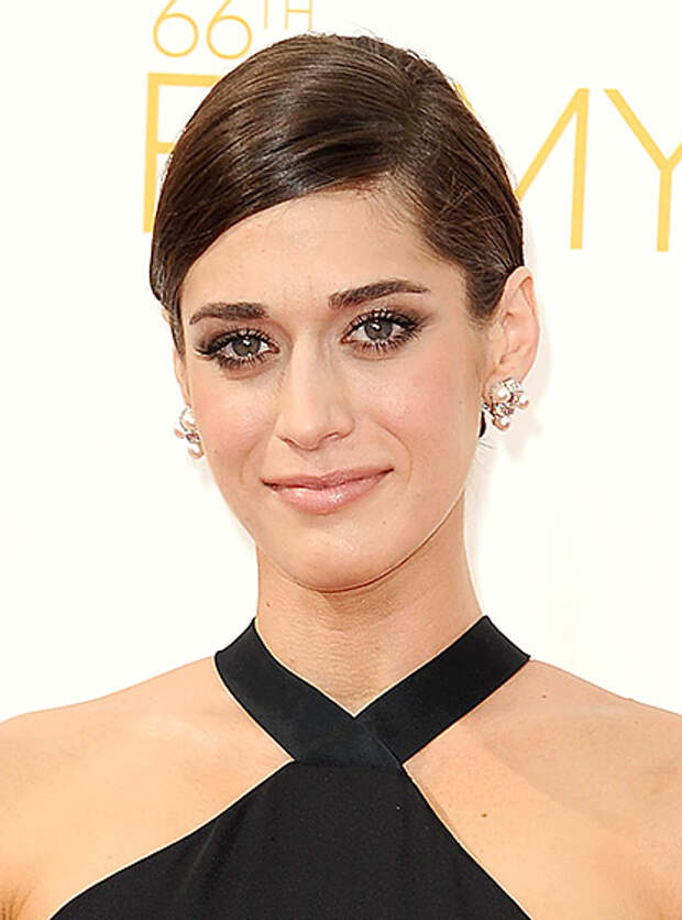 1409065499_lizzy-caplan-350