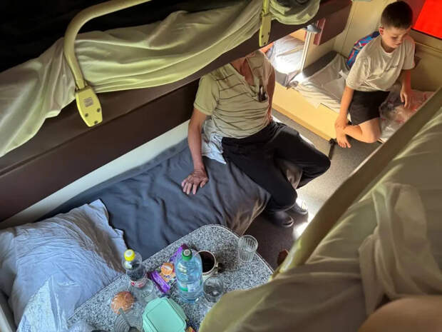 Порвали, испачкали, сперли: куда исчезли шторки, превращавшие плацкарт в уютное гнездышко