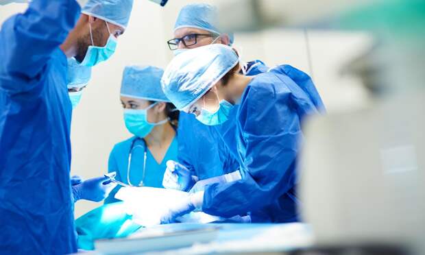 Кузбасские врачи спасли мужчину, вырастившего 50-сантиметровый тромб, от ампутации ноги