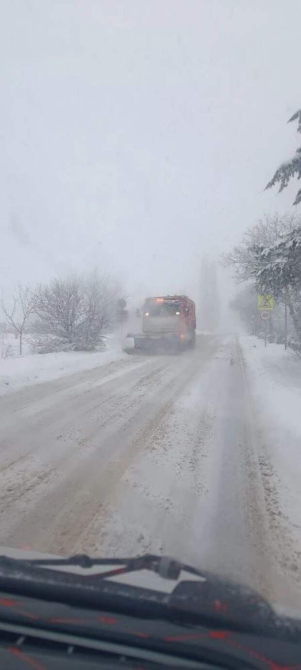 Обстановка на автомобильных дорогах Крыма: в ряде районах сложные погодные условия